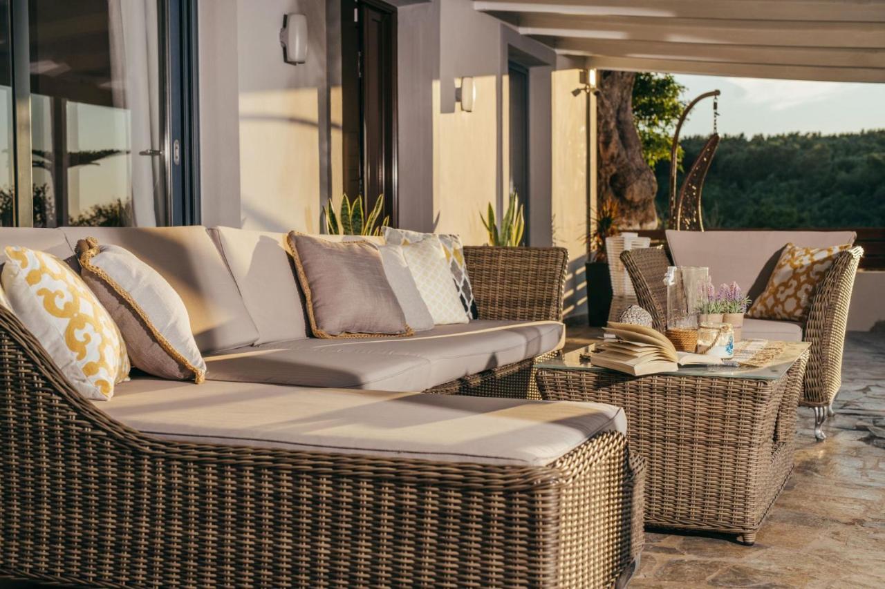 Villa Venia - Cozy Escape With Scenic Sew View, By Zantewize Tragaki Extérieur photo
